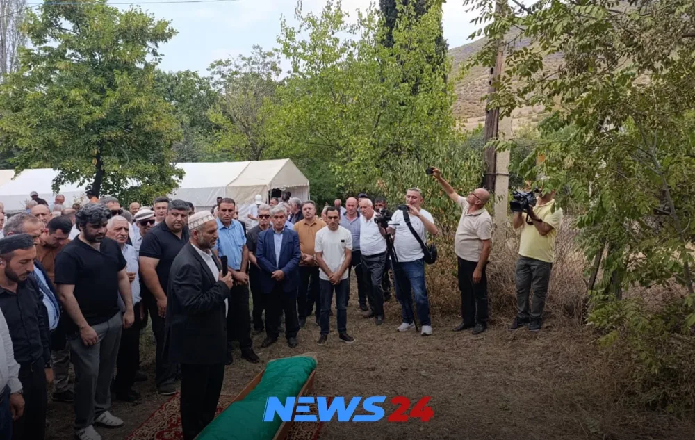 Məmməd İsmayılı saz havası ilə yola saldılar - RTV - FOTO/VİDEO