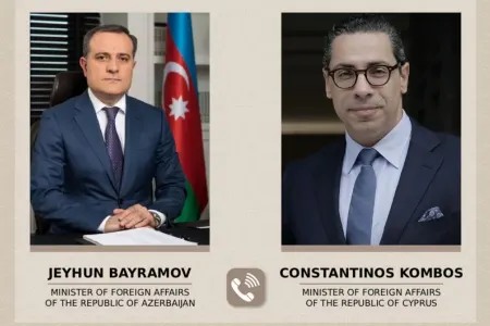 Ceyhun Bayramov kiprli həmkarı ilə danışdı