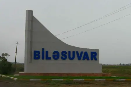 Biləsuvarda yeniyetmə bacısının qayınatasını - bıçaqladı