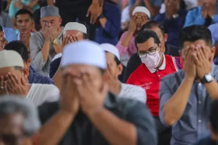 Bu ölkədə cümə namazına getməyənlərə həbs cəzası veriləcək