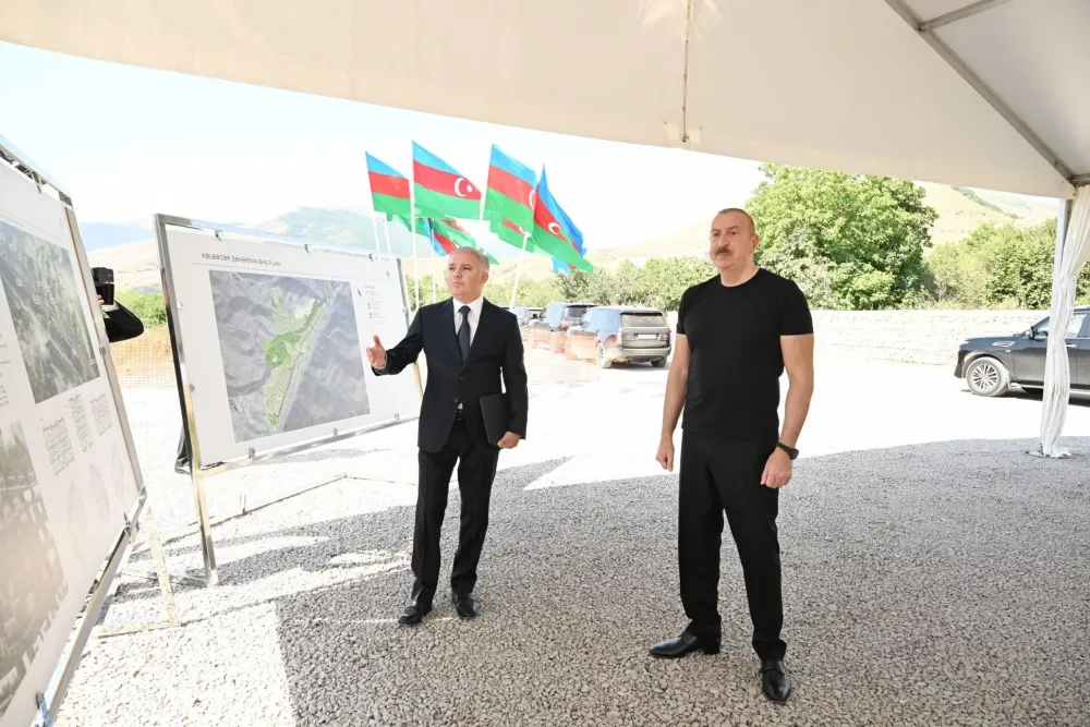 Prezident İlham Əliyev Kəlbəcər şəhərində 3-cü yaşayış kompleksinin təməlini qoydu - YENİLƏNİB/FOTO