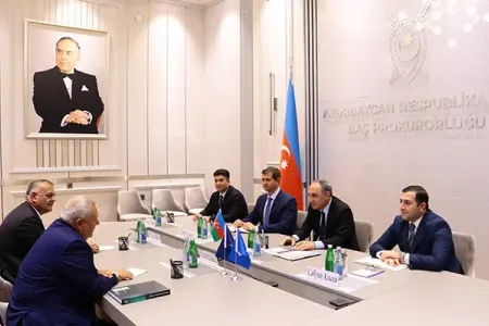 Baş prokuror icraçı katibi qəbul etdi - FOTO