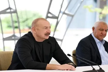 Hökumə Əliyevanın atası Prezidentə şeir dedi - Video