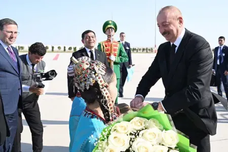 Prezident Türkmənistanda belə qarşılandı - Video