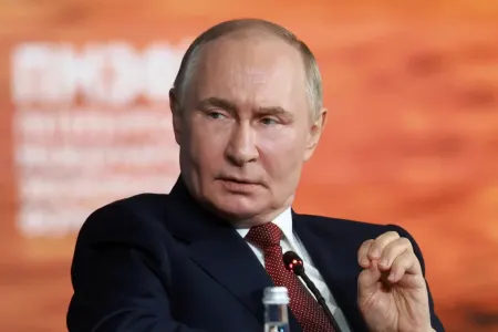 Putin Zelenskinin ofisinə raket zərbəsinə icazə vermədi - Lukaşenko