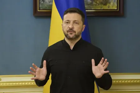 Zelenski: Ukrayna torpaqlarını heç kəsə hədiyyə etməyəcək