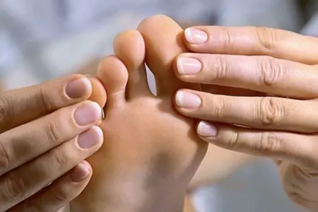 Ayaqda yaranan qəfil ağrı ciddi xəstəliyin xəbərçisi ola bilər