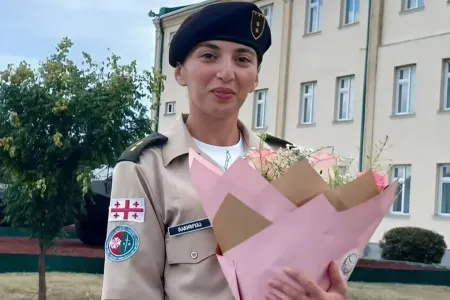 Gürcüstanda azərbaycanlı qadın leytenant rütbəsi aldı - FOTO