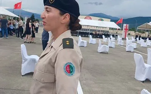 Gürcüstanda azərbaycanlı qadın leytenant rütbəsi aldı - FOTO