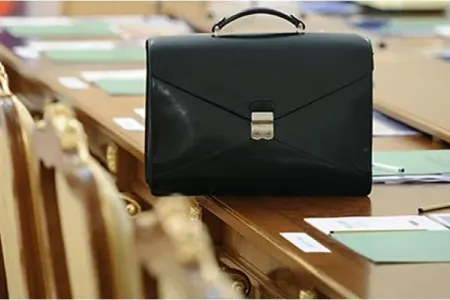 Məmurların qəbuluna düşmək istəyənlərin NƏZƏRİNƏ!