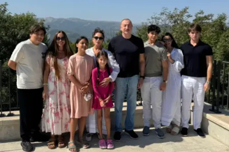 Leyla Əliyeva ailəvi fotosunu - paylaşdı