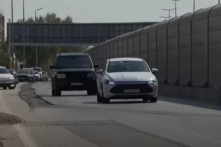 Bu yolda sürücülər istiqaməti ayırd edə bilmirlər - VİDEO