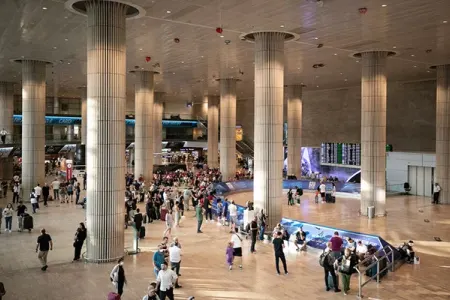 İsrailin hava limanına ballistik raket atdılar