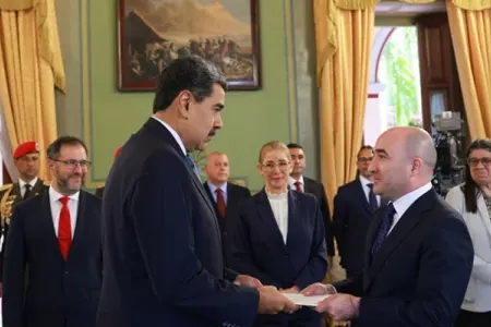 Səfirimiz etimadnaməsini Venesuela Prezidentinə təqdim etdi - FOTO
