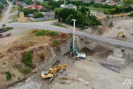 Qaraçay üzərində yeni körpü inşa olunur - FOTOLAR