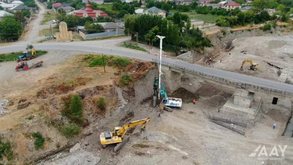 Qaraçay üzərində yeni körpü inşa olunur - FOTOLAR