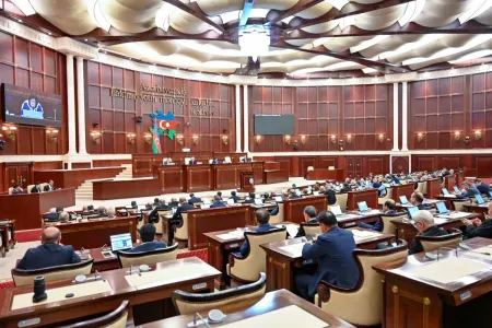 Sabah deputatların tətili başa çatır