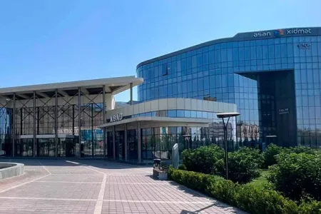 “ASAN Xidmət”də FACİƏ - 4 yaşlı uşaq yıxılaraq öldü