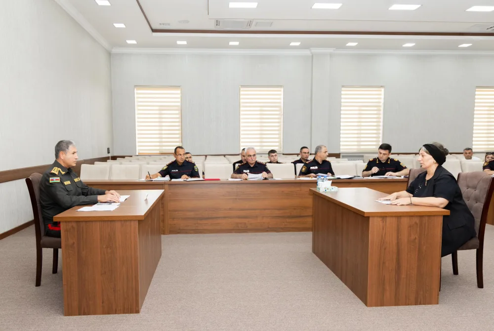 Vilayət Eyvazov Xaçmazda vətəndaşları qəbul etdi - Sıra baxışı keçirdi