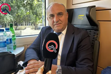 Bakı-Ağdam qatarında muğam oxudu - Video