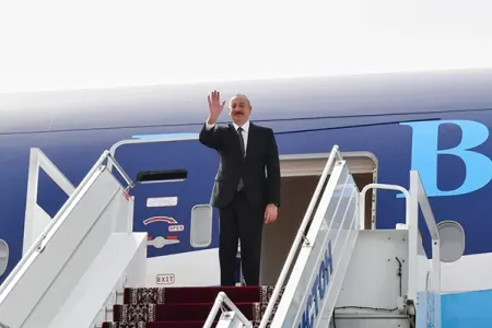 Prezident Çinə getdi - VİDEO