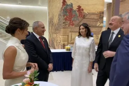 İlham Əliyev və Paşinyan ilk dəfə xanımları ilə bir araya gəldilər - FOTOLAR