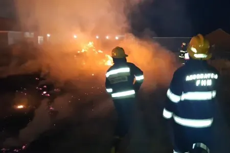 Binədə istixana yanır