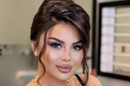 Qumralın makiyajsız halı müzakirələr yaratdı - VİDEO