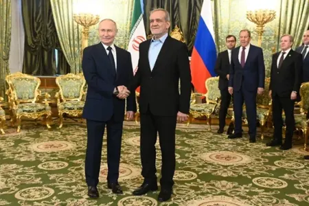 Putin Çində Pezeşkianla görüşdü