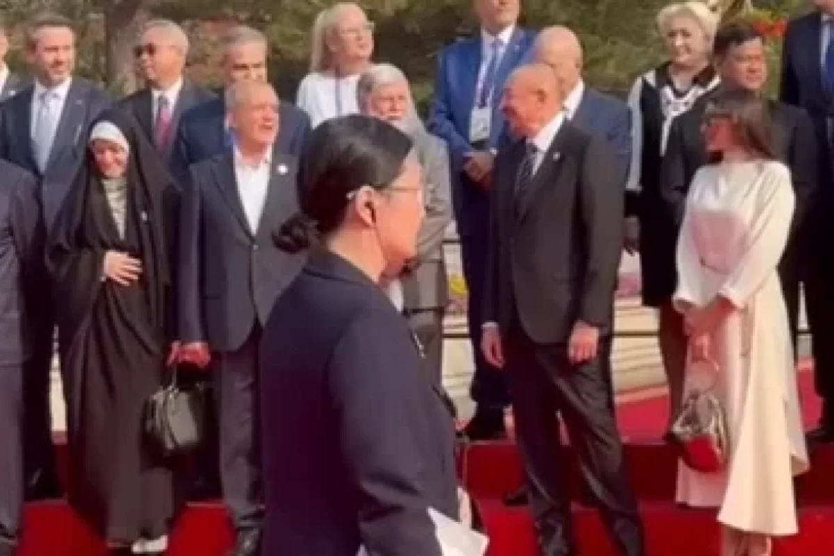 İlham Əliyevlə Pezeşkian arasında səmimi dialoq - VİDEO