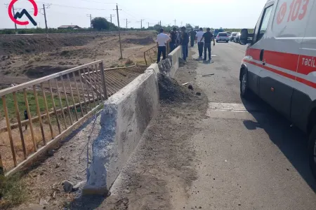 Maşın körpüdən aşdı, sürücü öldü - FOTO