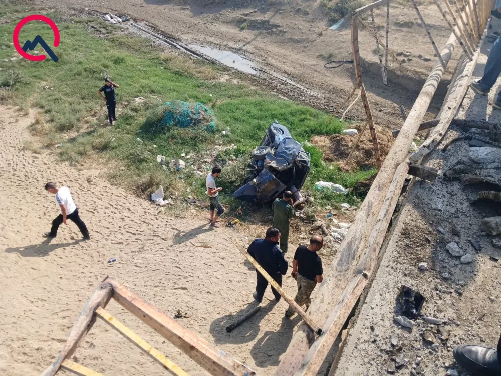 Maşın körpüdən aşdı, sürücü öldü - FOTO