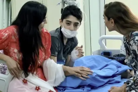 Leyla və Arzu Əliyevalar müalicə alan uşaqları ziyarət etdi - VİDEO