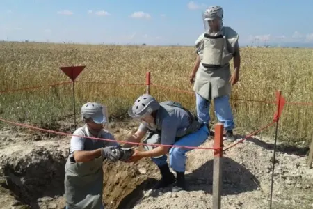 Azərbaycanda neçə - minaaxtaran qadın var?