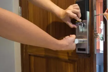 Bakı sakini mənzildə halsız vəziyyətdə tapıldı