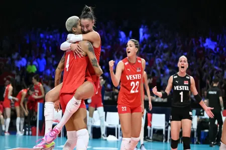 Türkiyənin qadın voleybolçuları - finalda