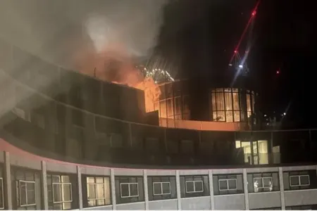 BBC-nin keçmiş binasında güclü yanğın oldu