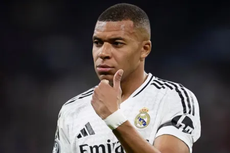 Mbappe ötən ayın ən yaxşısı seçildi