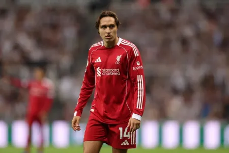 "Beşiktaş" "Liverpul"un futbolçusunu heyətinə qatmaq istəyir