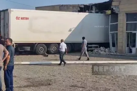 Goranboyda yük avtomobili obyektə - çırpıldı