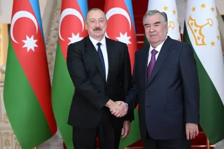 Prezident Emoməli Rəhmona təbrik məktubu ünvanladı