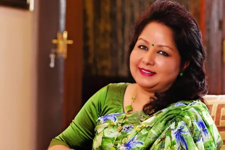 Bu ölkənin XİN rəhbəri aksiyada döyüldü - Video