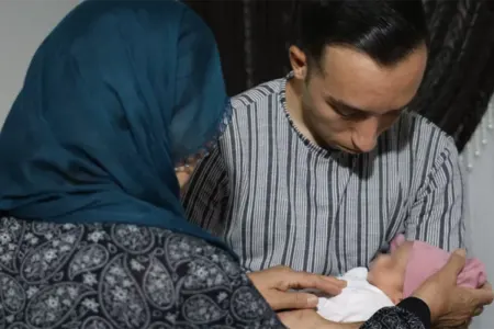 Yeni doğulan uşağın yerinə başqasını verdilər - “Bu, bizə bənzəmir”