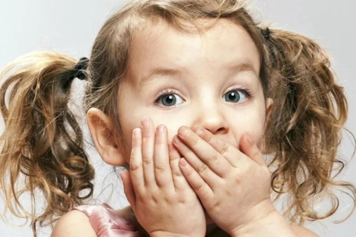 Səhiyyə Nazirliyi xəbərdarlıq edir: Uşağın ağız qoxusu - bu səbəblərdən ola bilər