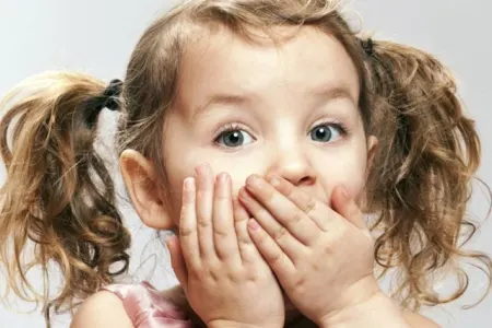 Səhiyyə Nazirliyi xəbərdarlıq edir: Uşağın ağız qoxusu - bu səbəblərdən ola bilər