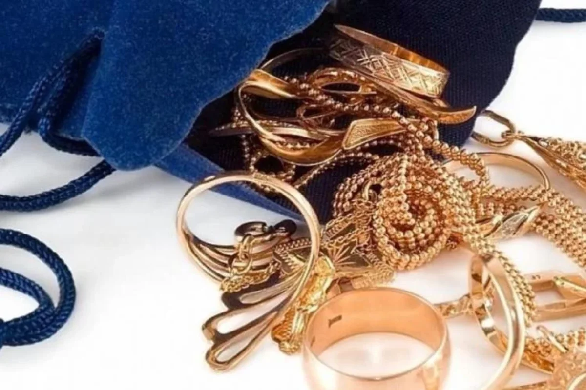 Evdən 17 min manat pul oğurlandı - saxlanılan var