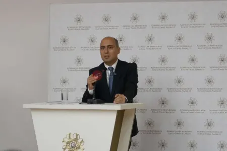 “Sual yaza bilmirlər” - Nazir müəllimləri tənqid etdi