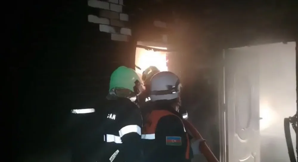 Yaşayış binasında yanğın, sakinlər təxliyə edildi - FOTOLAR