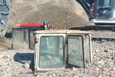 Ağdaşda sel gəldi, traktorlar çınqıl altında qaldı - FOTO