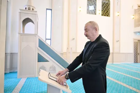 Prezident Hadrutda inşa edilmiş məscidin açılışında - FOTO